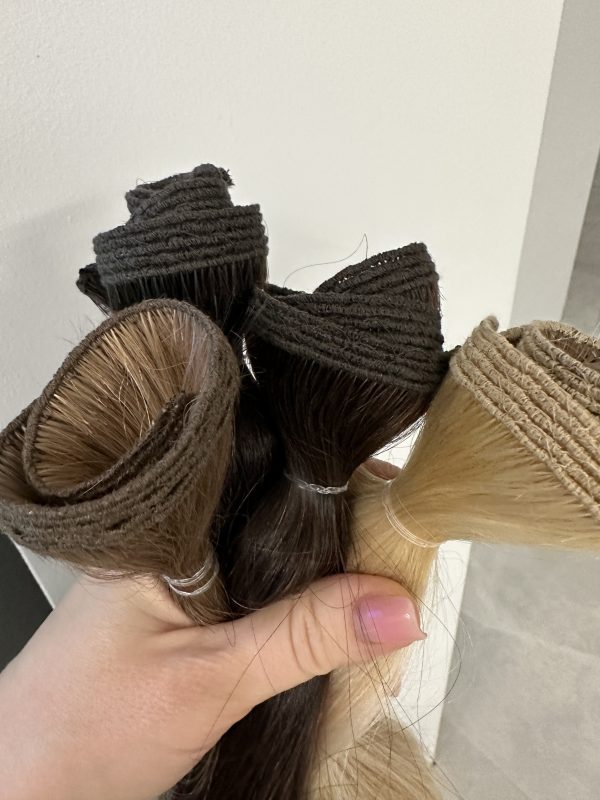 Ręczne szycie taśm do przedłużania włosów